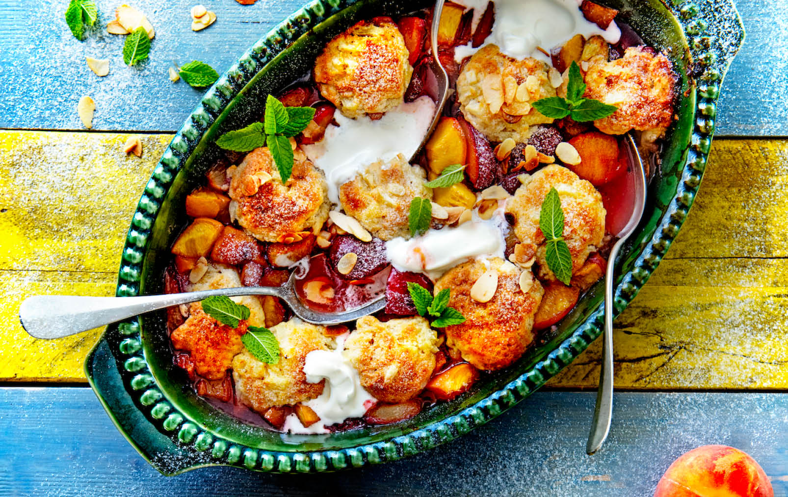 Thumbnail video Pruimen-perzikcobbler met amandelroom