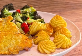Pom’Duchesse met kip cordon bleu & geroosterde broccoli