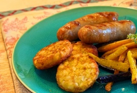 Rösti rondjes met ovengebakken worteltjes & gegrilde worst