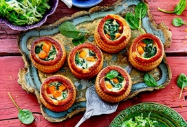 Quichettes met spinazie, zoete aardappel en ricotta
